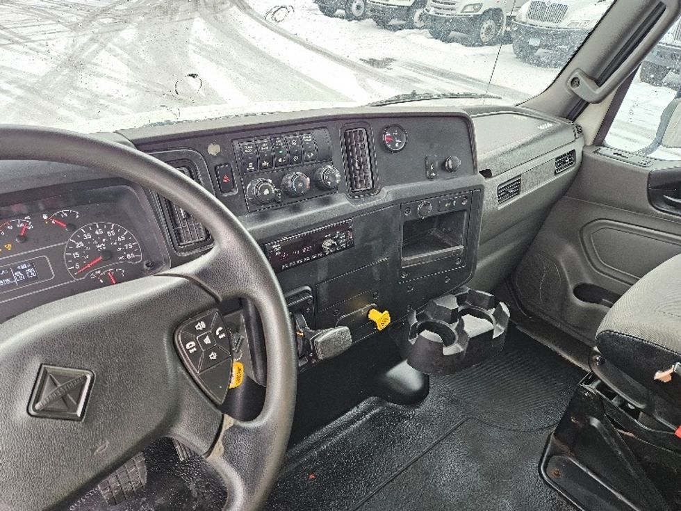 Medium Duty Box Truck-Light and Medium Duty Trucks-International-2020-MV607-Brooklyn Park-MN-270,000\n\t\tmiles-$ 35,000 - Image 16