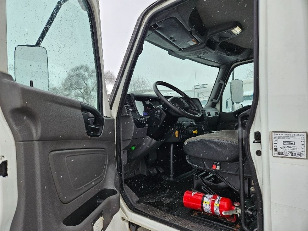Medium Duty Box Truck-Light and Medium Duty Trucks-International-2020-MV607-Brooklyn Park-MN-270,000\n\t\tmiles-$ 35,000 - Image 15