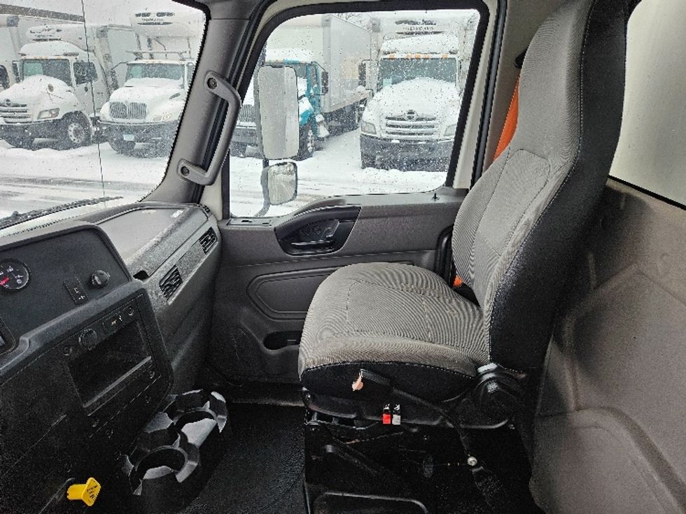 Medium Duty Box Truck-Light and Medium Duty Trucks-International-2020-MV607-Brooklyn Park-MN-270,000\n\t\tmiles-$ 35,000 - Image 18