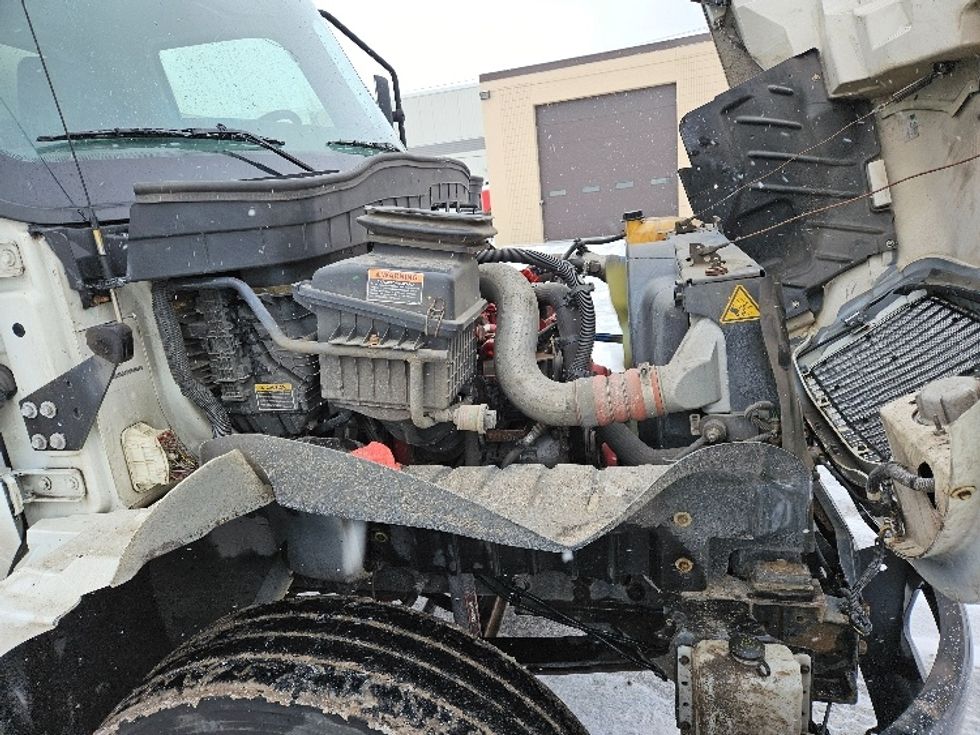 Medium Duty Box Truck-Light and Medium Duty Trucks-International-2020-MV607-Brooklyn Park-MN-270,000\n\t\tmiles-$ 35,000 - Image 22