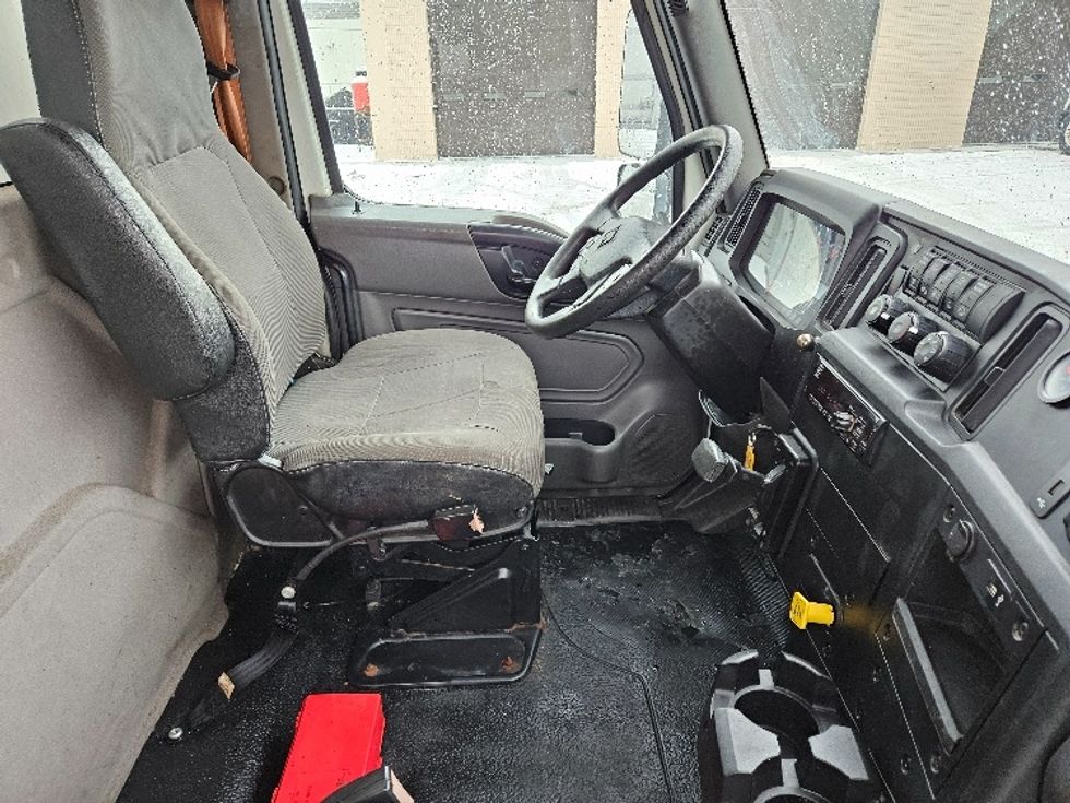 Medium Duty Box Truck-Light and Medium Duty Trucks-International-2020-MV607-Brooklyn Park-MN-270,000\n\t\tmiles-$ 35,000 - Image 21