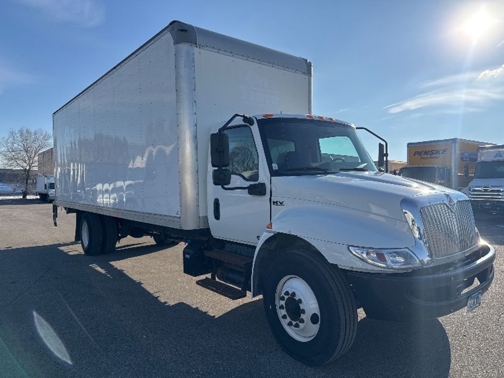 Medium Duty Box Truck-Light and Medium Duty Trucks-International-2020-MV607-Brooklyn Park-MN-278,811\n\t\tmiles-$ 32,250 - Image 1