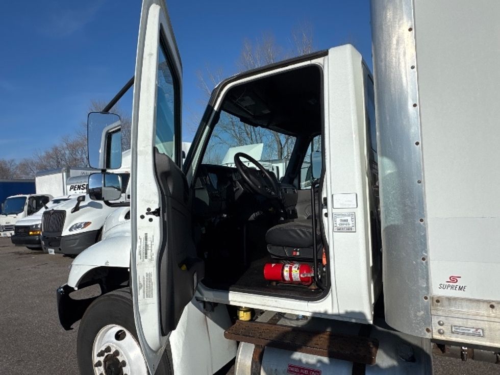 Medium Duty Box Truck-Light and Medium Duty Trucks-International-2020-MV607-Brooklyn Park-MN-278,811\n\t\tmiles-$ 32,250 - Image 16