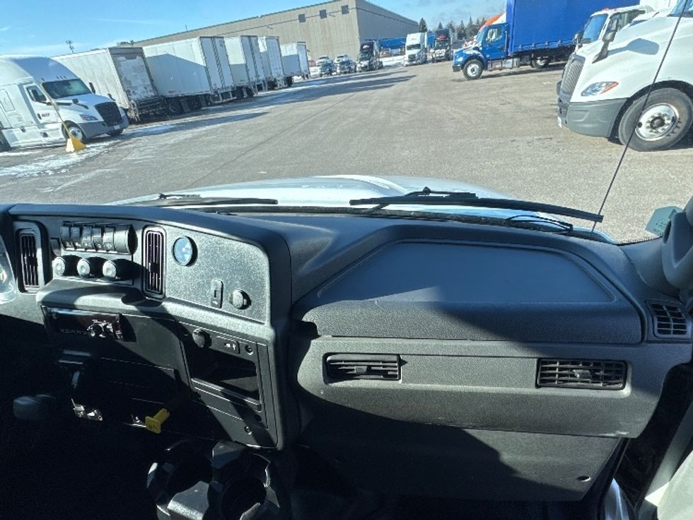Medium Duty Box Truck-Light and Medium Duty Trucks-International-2020-MV607-Brooklyn Park-MN-278,811\n\t\tmiles-$ 32,250 - Image 21