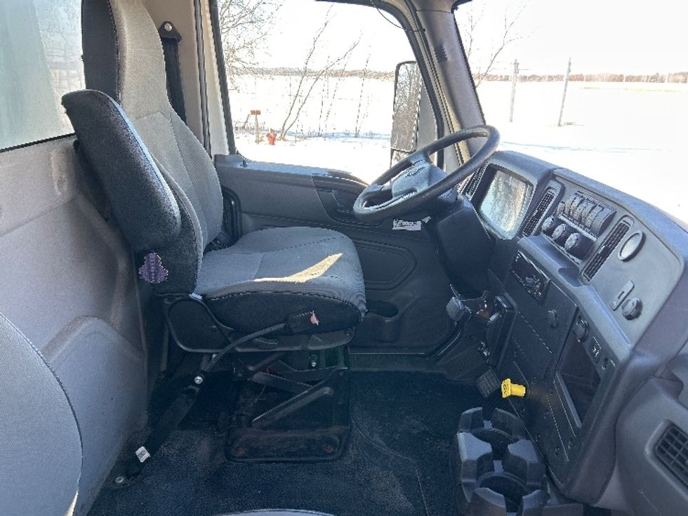 Medium Duty Box Truck-Light and Medium Duty Trucks-International-2020-MV607-Brooklyn Park-MN-280,374\n\t\tmiles-$ 24,250 - Image 22