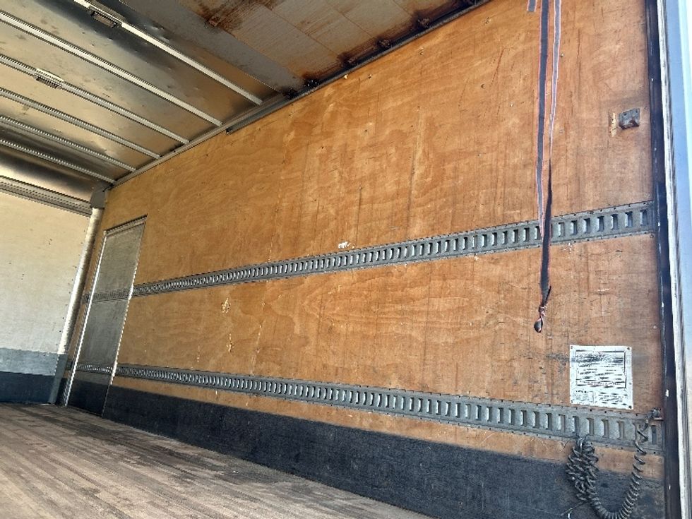 Medium Duty Box Truck-Light and Medium Duty Trucks-International-2020-MV607-Brooklyn Park-MN-288,970\n\t\tmiles-$ 24,750 - Image 12