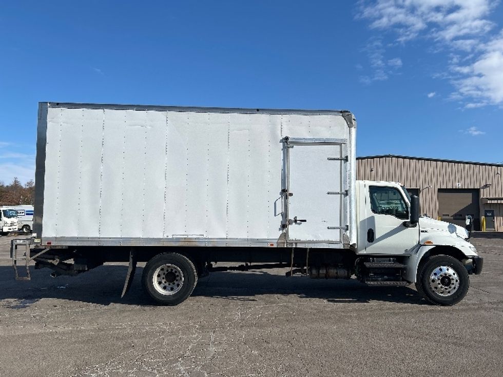 Medium Duty Box Truck-Light and Medium Duty Trucks-International-2020-MV607-Brooklyn Park-MN-288,970\n\t\tmiles-$ 24,750 - Image 15