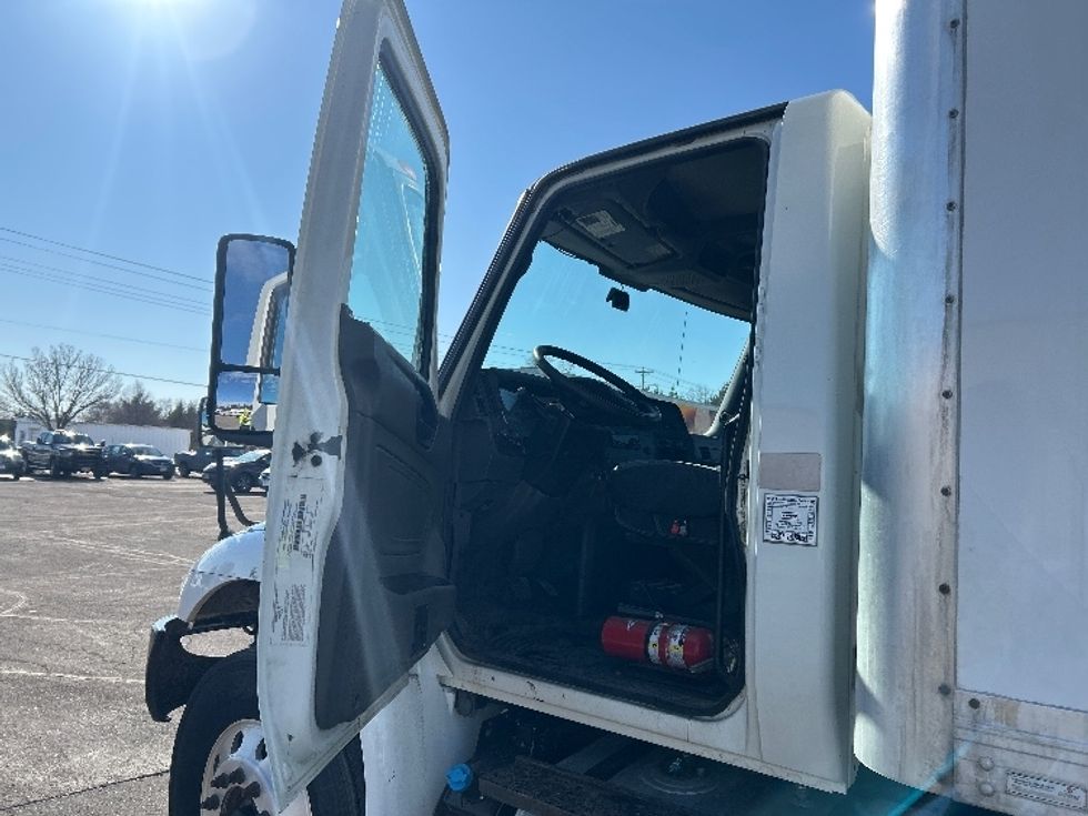 Medium Duty Box Truck-Light and Medium Duty Trucks-International-2020-MV607-Brooklyn Park-MN-288,970\n\t\tmiles-$ 24,750 - Image 16