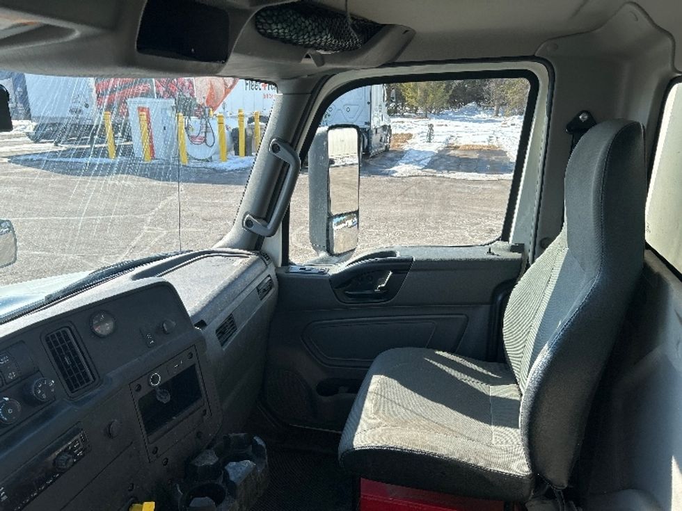 Medium Duty Box Truck-Light and Medium Duty Trucks-International-2020-MV607-Brooklyn Park-MN-288,970\n\t\tmiles-$ 24,750 - Image 19