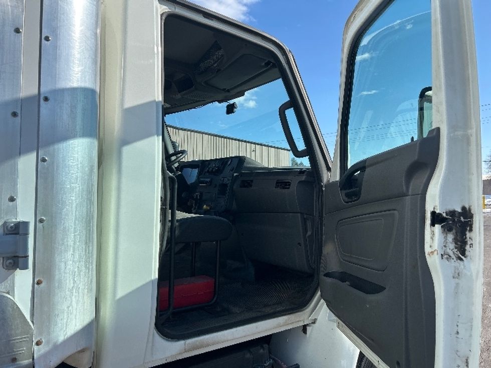 Medium Duty Box Truck-Light and Medium Duty Trucks-International-2020-MV607-Brooklyn Park-MN-288,970\n\t\tmiles-$ 24,750 - Image 20