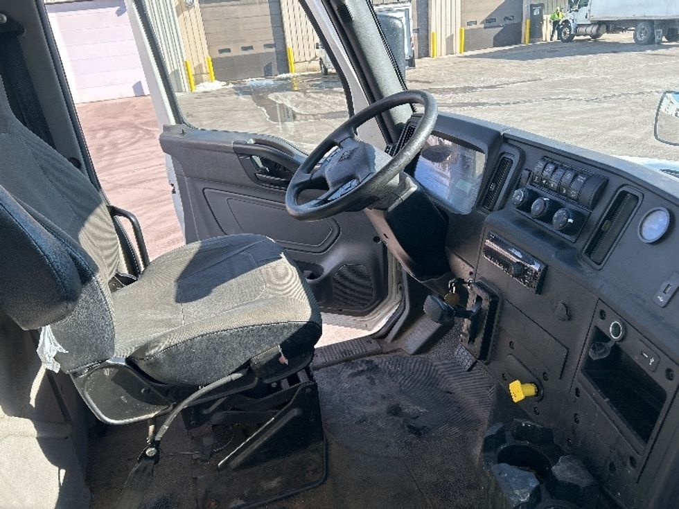 Medium Duty Box Truck-Light and Medium Duty Trucks-International-2020-MV607-Brooklyn Park-MN-288,970\n\t\tmiles-$ 24,750 - Image 22