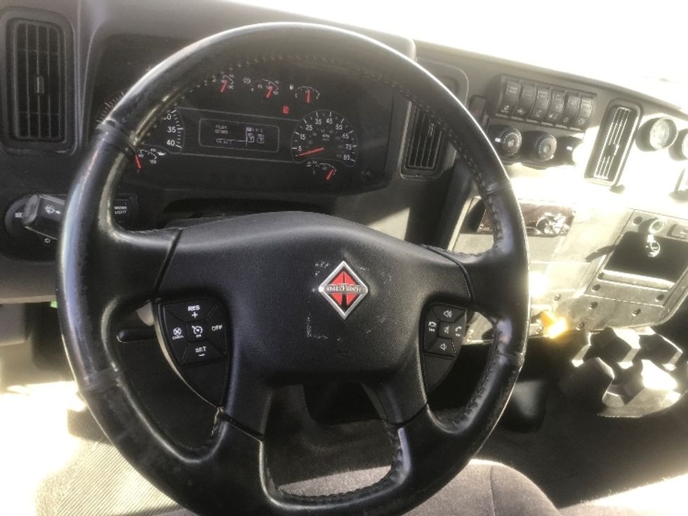 Medium Duty Box Truck-Light and Medium Duty Trucks-International-2020-MV607-Brooklyn Park-MN-62,470\n\t\tmiles-$ 64,250 - Image 18