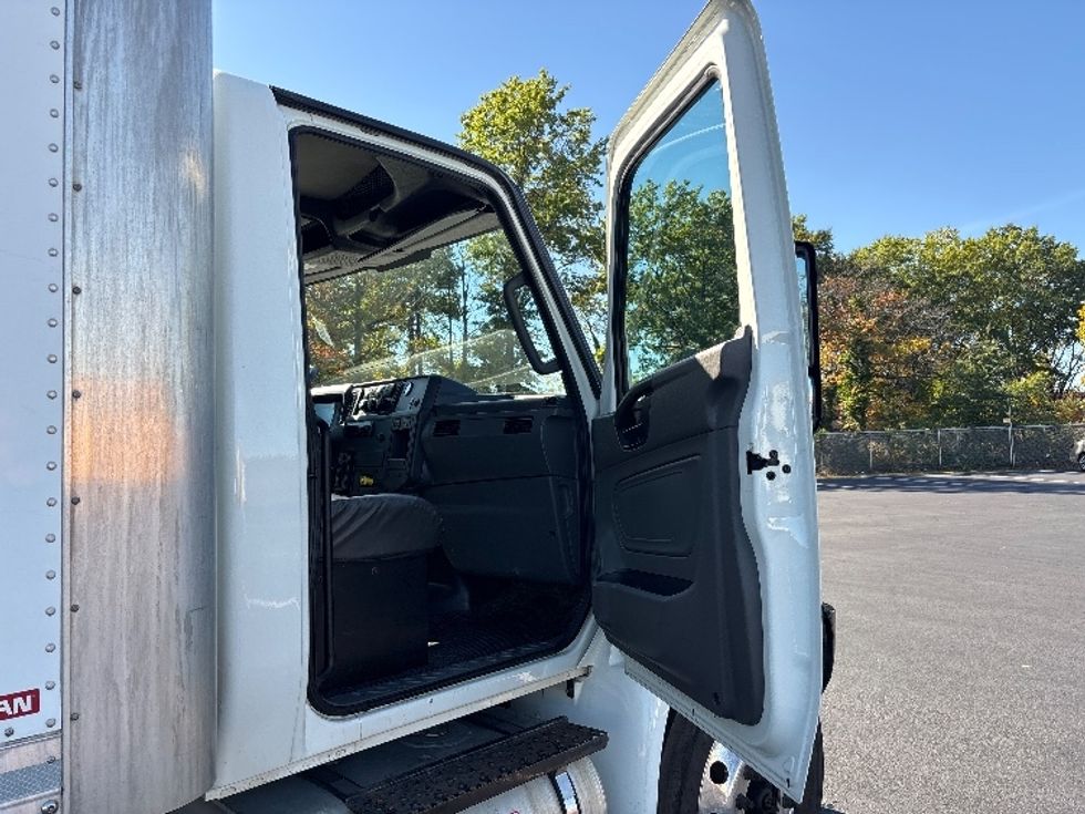 Medium Duty Box Truck-Light and Medium Duty Trucks-International-2020-MV607-Burlington-NJ-202,755\n\t\tmiles-$ 51,750 - Image 20
