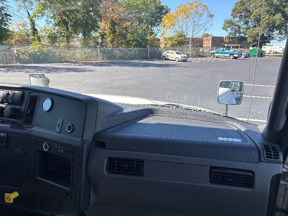 Medium Duty Box Truck-Light and Medium Duty Trucks-International-2020-MV607-Burlington-NJ-202,755\n\t\tmiles-$ 51,750 - Image 21