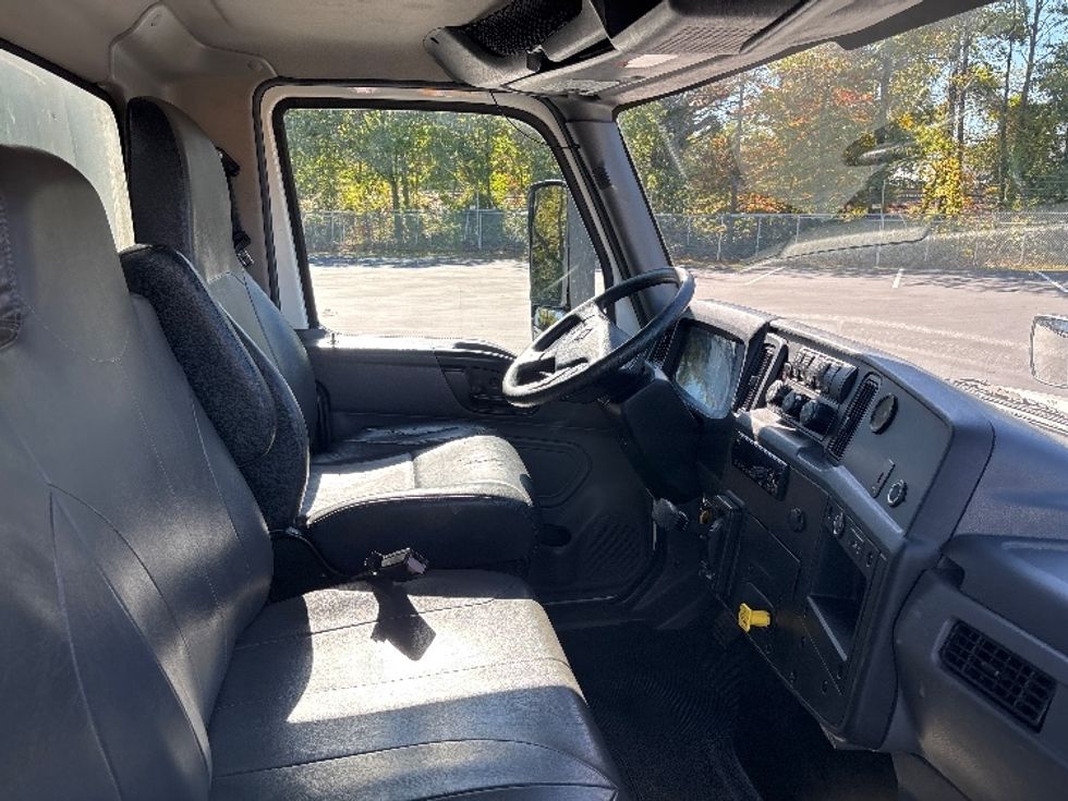 Medium Duty Box Truck-Light and Medium Duty Trucks-International-2020-MV607-Burlington-NJ-202,755\n\t\tmiles-$ 51,750 - Image 22