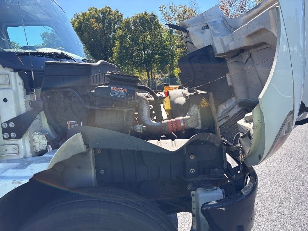 Medium Duty Box Truck-Light and Medium Duty Trucks-International-2020-MV607-Burlington-NJ-202,755\n\t\tmiles-$ 51,750 - Image 23