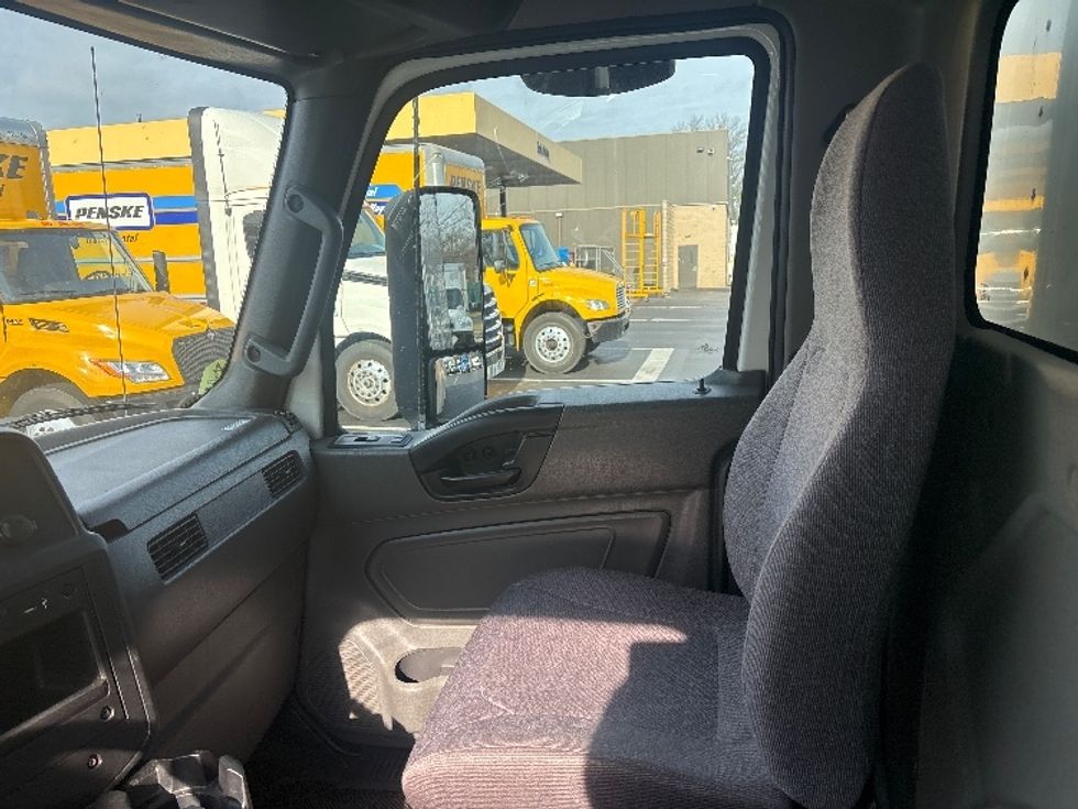 Medium Duty Box Truck-Light and Medium Duty Trucks-International-2020-MV607-Burlington-NJ-208,965\n\t\tmiles-$ 33,500 - Image 19