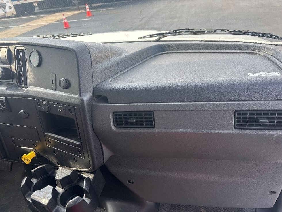 Medium Duty Box Truck-Light and Medium Duty Trucks-International-2020-MV607-Burlington-NJ-208,965\n\t\tmiles-$ 33,500 - Image 21