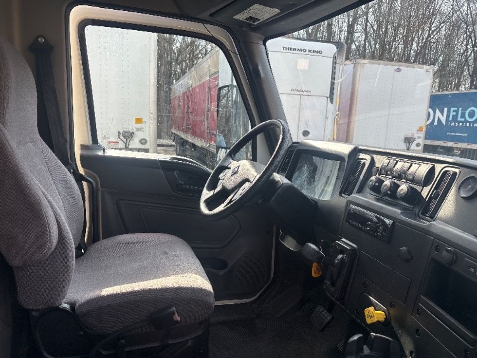 Medium Duty Box Truck-Light and Medium Duty Trucks-International-2020-MV607-Burlington-NJ-208,965\n\t\tmiles-$ 33,500 - Image 22