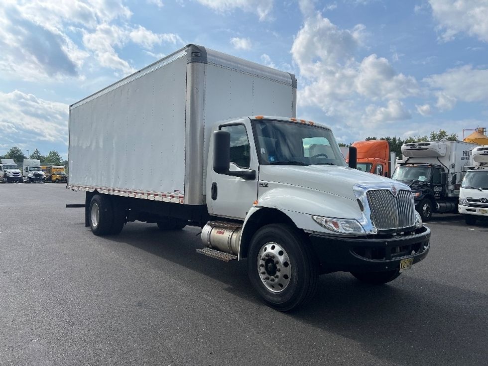 Medium Duty Box Truck-Light and Medium Duty Trucks-International-2020-MV607-Burlington-NJ-216,431\n\t\tmiles-$ 35,750 - Image 1