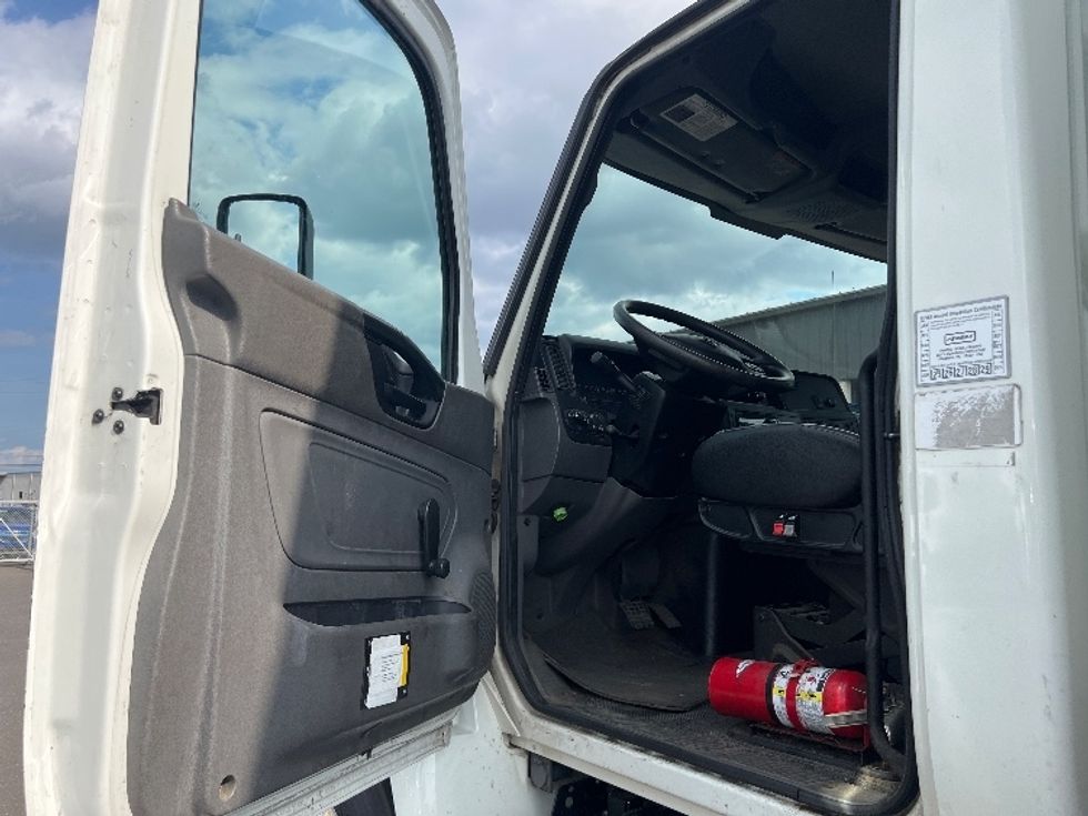 Medium Duty Box Truck-Light and Medium Duty Trucks-International-2020-MV607-Burlington-NJ-216,431\n\t\tmiles-$ 35,750 - Image 16
