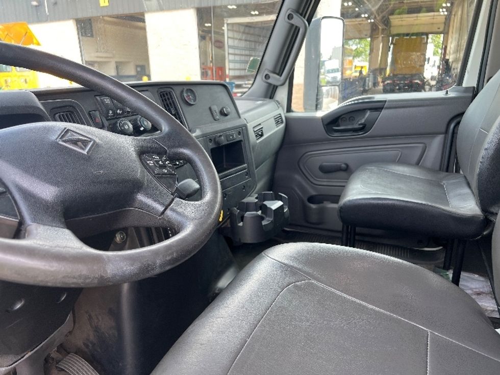 Medium Duty Box Truck-Light and Medium Duty Trucks-International-2020-MV607-Burlington-NJ-216,431\n\t\tmiles-$ 35,750 - Image 17