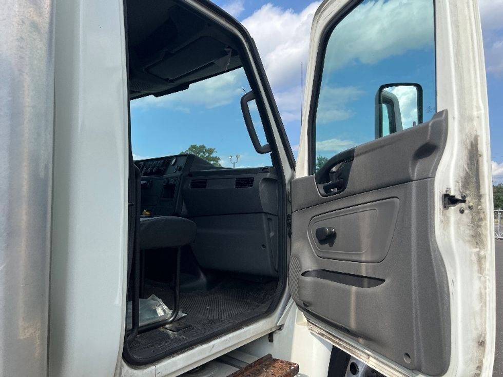 Medium Duty Box Truck-Light and Medium Duty Trucks-International-2020-MV607-Burlington-NJ-216,431\n\t\tmiles-$ 35,750 - Image 20
