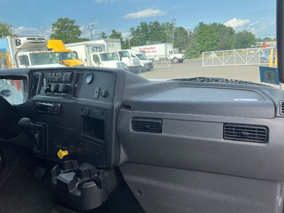 Medium Duty Box Truck-Light and Medium Duty Trucks-International-2020-MV607-Burlington-NJ-216,431\n\t\tmiles-$ 35,750 - Image 21