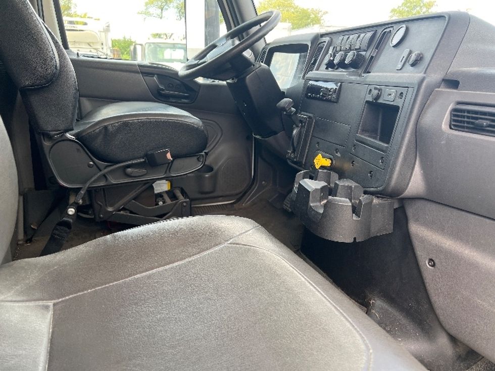 Medium Duty Box Truck-Light and Medium Duty Trucks-International-2020-MV607-Burlington-NJ-216,431\n\t\tmiles-$ 35,750 - Image 22