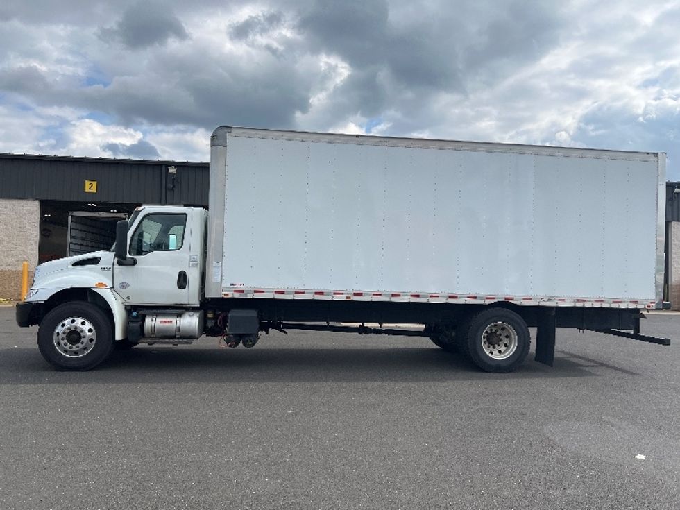 Medium Duty Box Truck-Light and Medium Duty Trucks-International-2020-MV607-Burlington-NJ-216,431\n\t\tmiles-$ 35,750 - Image 4