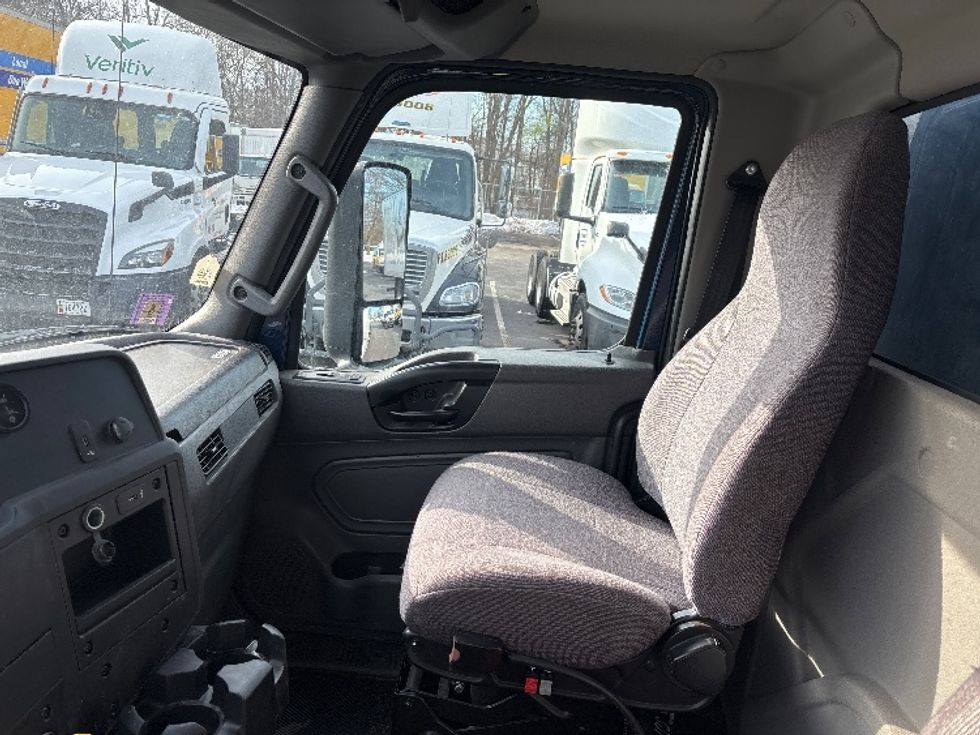 Medium Duty Box Truck-Light and Medium Duty Trucks-International-2020-MV607-Burlington-NJ-240,328\n\t\tmiles-$ 37,000 - Image 18