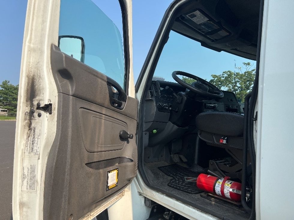Medium Duty Box Truck-Light and Medium Duty Trucks-International-2020-MV607-Burlington-NJ-260,583\n\t\tmiles-$ 33,750 - Image 16