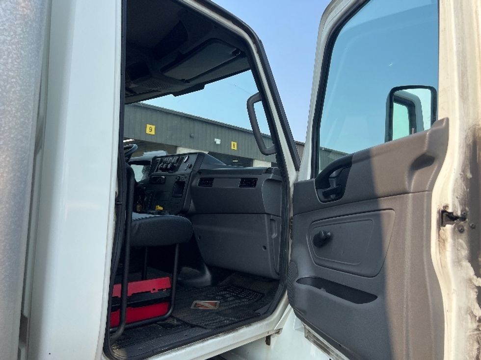 Medium Duty Box Truck-Light and Medium Duty Trucks-International-2020-MV607-Burlington-NJ-260,583\n\t\tmiles-$ 33,750 - Image 20