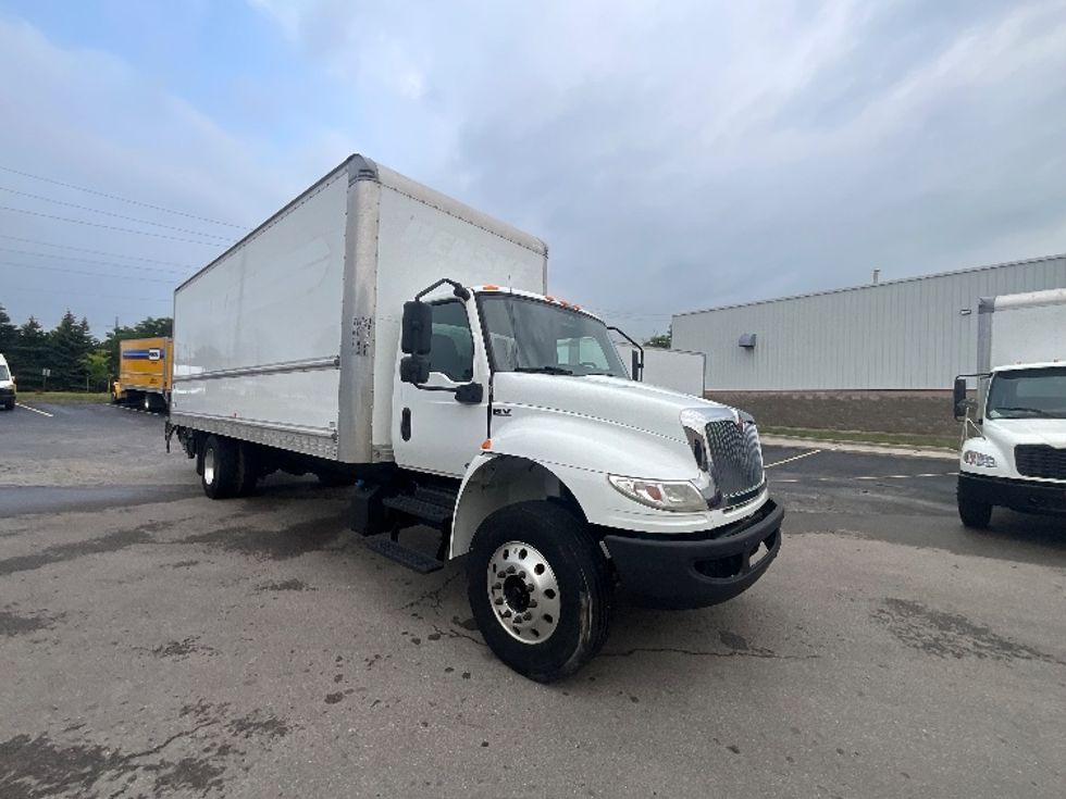 Medium Duty Box Truck-Light and Medium Duty Trucks-International-2020-MV607-Burlington-ON-271,195\n\t\tkm-$ 47,500 - Image 1