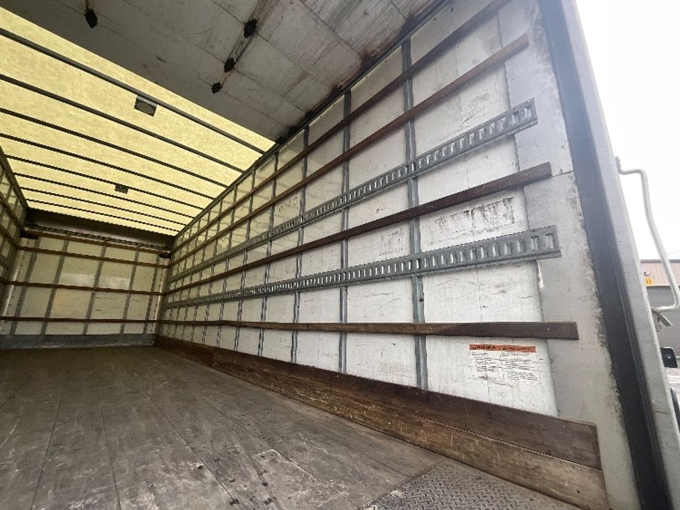 Medium Duty Box Truck-Light and Medium Duty Trucks-International-2020-MV607-Burlington-ON-271,195\n\t\tkm-$ 47,500 - Image 12