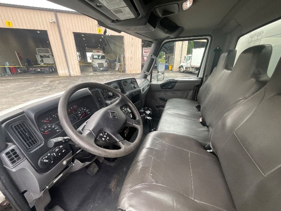 Medium Duty Box Truck-Light and Medium Duty Trucks-International-2020-MV607-Burlington-ON-271,195\n\t\tkm-$ 47,500 - Image 17
