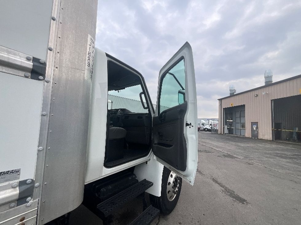 Medium Duty Box Truck-Light and Medium Duty Trucks-International-2020-MV607-Burlington-ON-271,195\n\t\tkm-$ 47,500 - Image 20