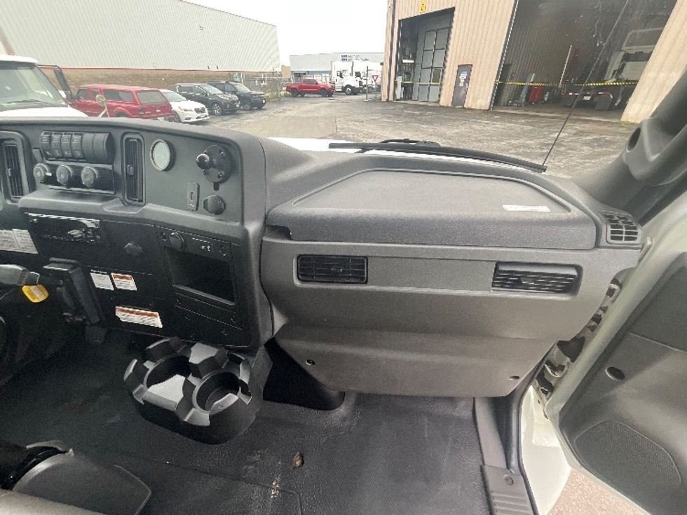 Medium Duty Box Truck-Light and Medium Duty Trucks-International-2020-MV607-Burlington-ON-271,195\n\t\tkm-$ 47,500 - Image 21