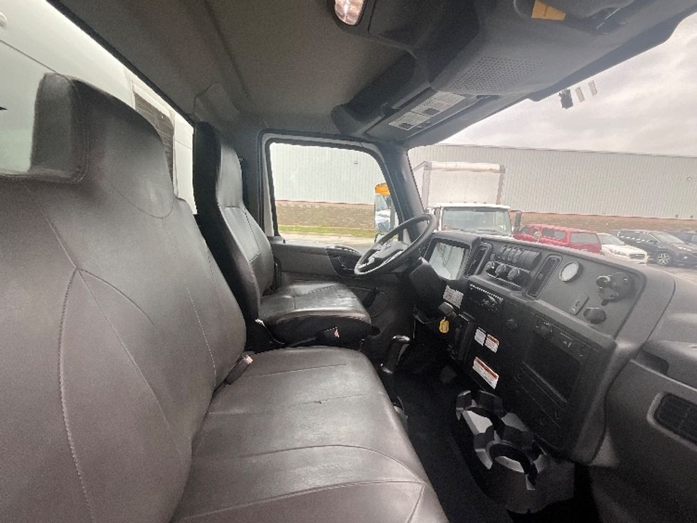 Medium Duty Box Truck-Light and Medium Duty Trucks-International-2020-MV607-Burlington-ON-271,195\n\t\tkm-$ 47,500 - Image 22