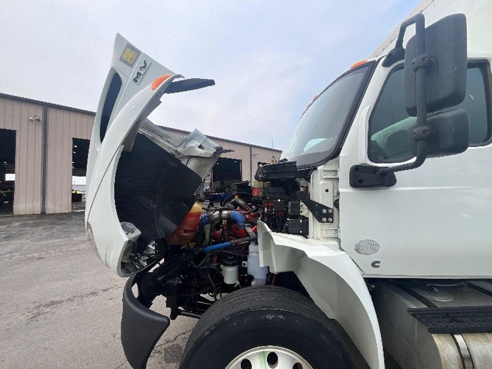 Medium Duty Box Truck-Light and Medium Duty Trucks-International-2020-MV607-Burlington-ON-271,195\n\t\tkm-$ 47,500 - Image 24
