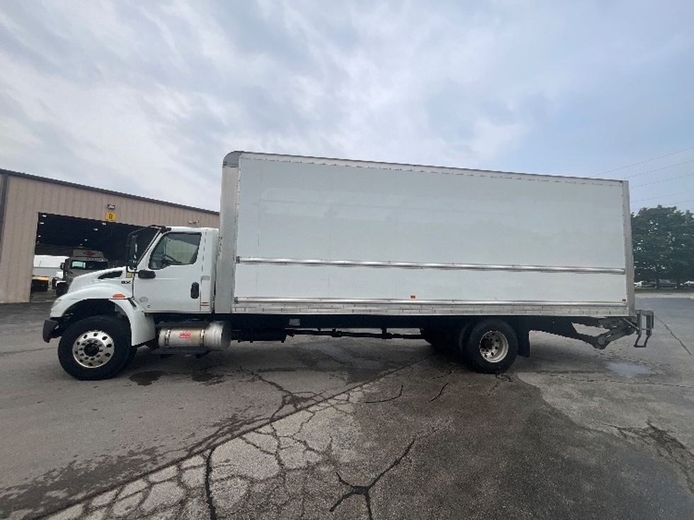 Medium Duty Box Truck-Light and Medium Duty Trucks-International-2020-MV607-Burlington-ON-271,195\n\t\tkm-$ 47,500 - Image 4
