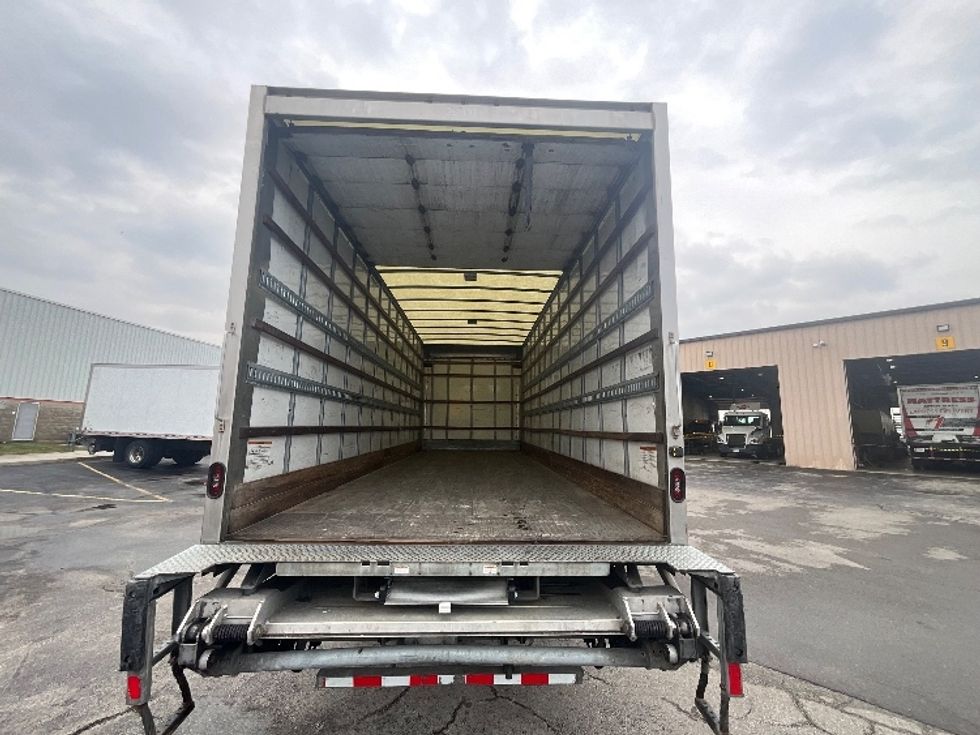 Medium Duty Box Truck-Light and Medium Duty Trucks-International-2020-MV607-Burlington-ON-271,195\n\t\tkm-$ 47,500 - Image 8