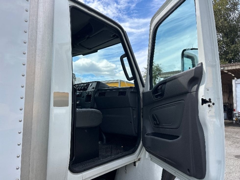 Medium Duty Box Truck-Light and Medium Duty Trucks-International-2020-MV607-Burnaby-BC-160,450\n\t\tkm-$ 66,500 - Image 19