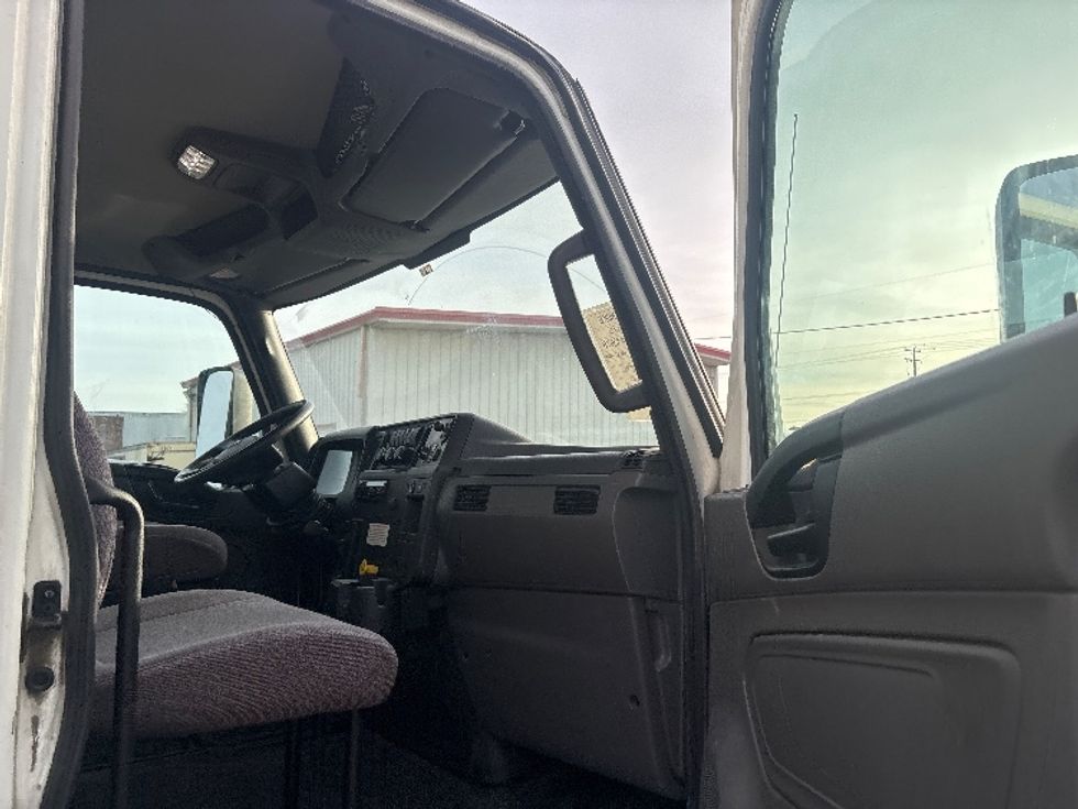 Medium Duty Box Truck-Light and Medium Duty Trucks-International-2020-MV607-Cadillac-MI-322,352\n\t\tmiles-$ 23,750 - Image 20
