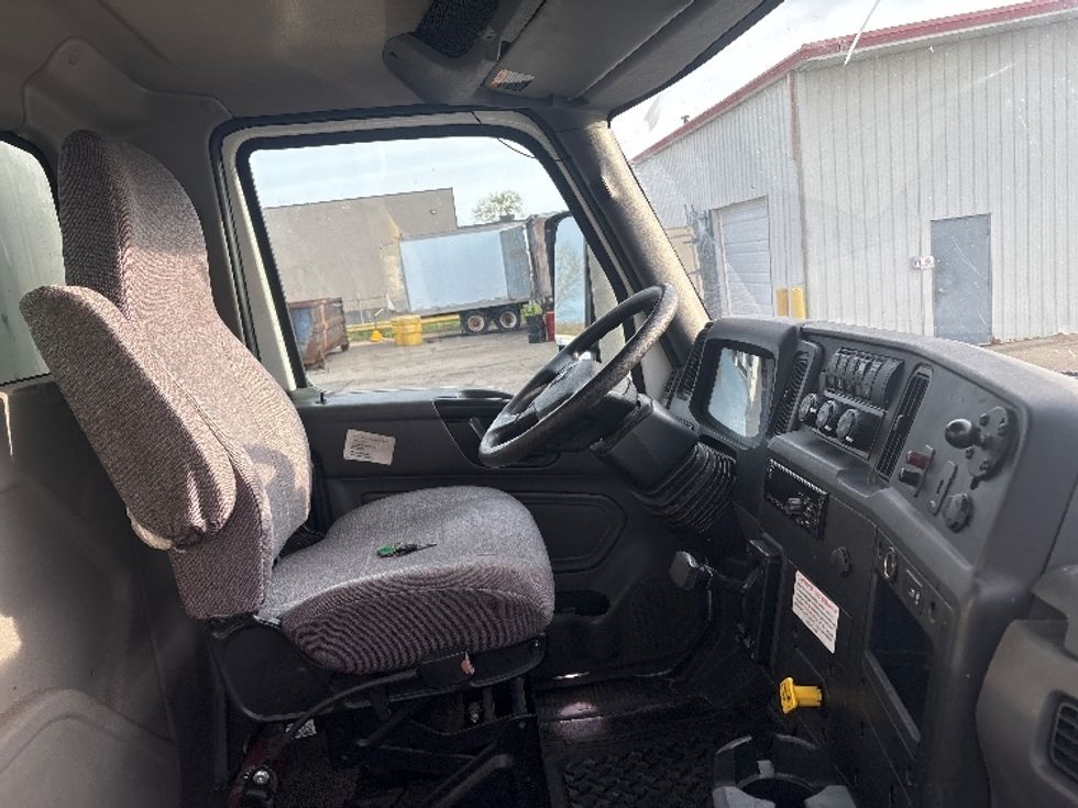 Medium Duty Box Truck-Light and Medium Duty Trucks-International-2020-MV607-Cadillac-MI-322,352\n\t\tmiles-$ 23,750 - Image 22