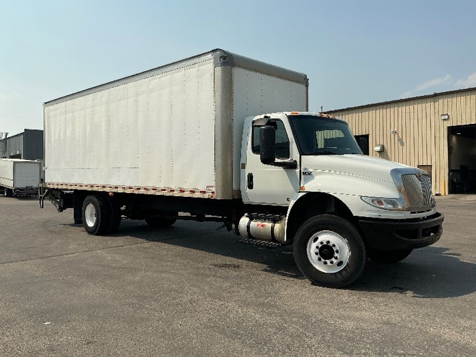Medium Duty Box Truck-Light and Medium Duty Trucks-International-2020-MV607-Calgary-AB-205,921\n\t\tkm-$ 68,750 - Image 1