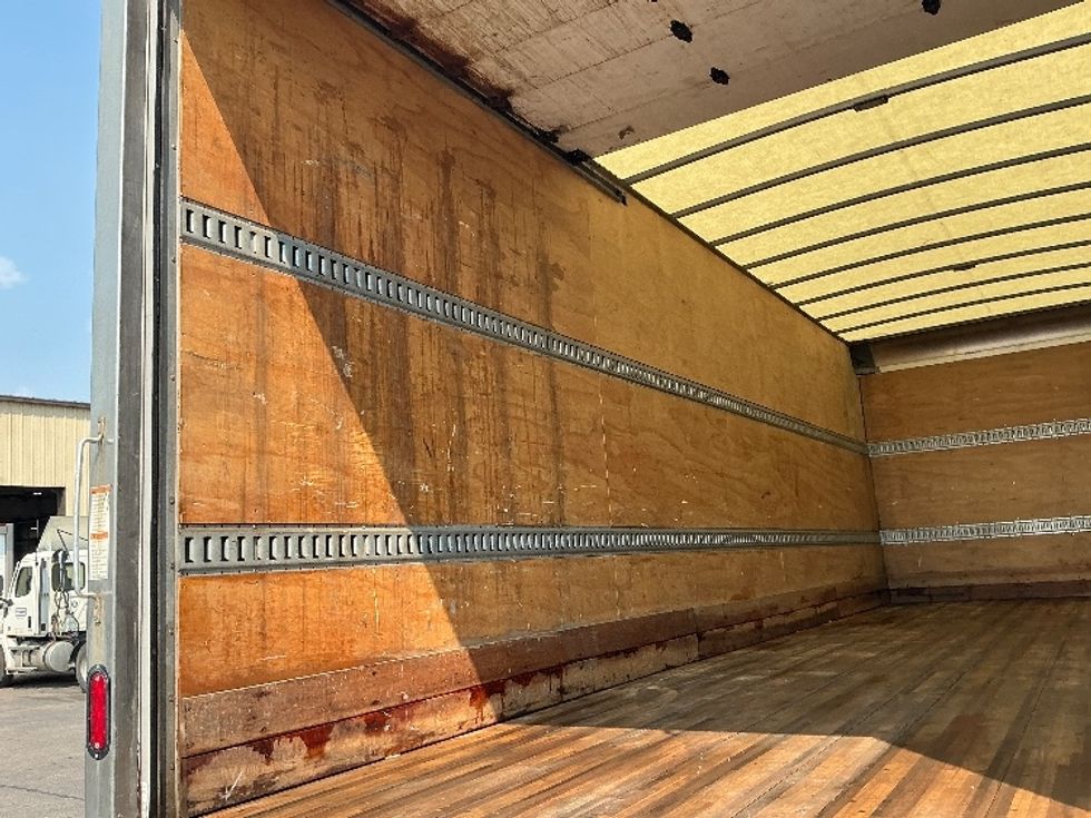 Medium Duty Box Truck-Light and Medium Duty Trucks-International-2020-MV607-Calgary-AB-205,921\n\t\tkm-$ 68,750 - Image 11