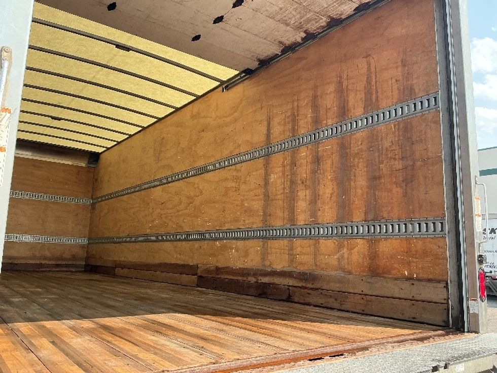 Medium Duty Box Truck-Light and Medium Duty Trucks-International-2020-MV607-Calgary-AB-205,921\n\t\tkm-$ 68,750 - Image 12