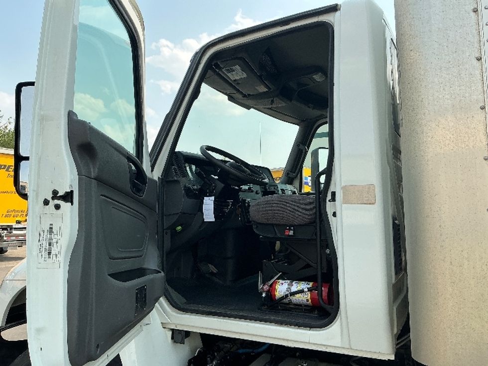 Medium Duty Box Truck-Light and Medium Duty Trucks-International-2020-MV607-Calgary-AB-205,921\n\t\tkm-$ 68,750 - Image 16