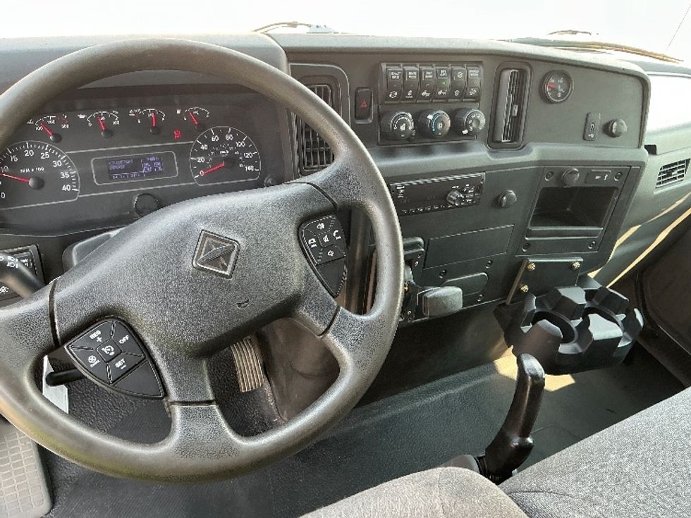 Medium Duty Box Truck-Light and Medium Duty Trucks-International-2020-MV607-Calgary-AB-205,921\n\t\tkm-$ 68,750 - Image 17